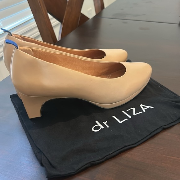 Dr LIZA Sneaker Pump Golden Sand Leather Closed Toe Heels Size 7.5 Wide - Picture 15 of 15